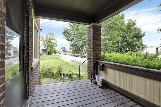 635-641 Racine Ave, Columbus, OH 43204 - view of wooden deck