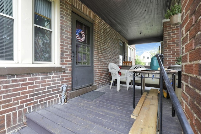 635-641 Racine Ave, Columbus, OH 43204 - view of wooden porch
