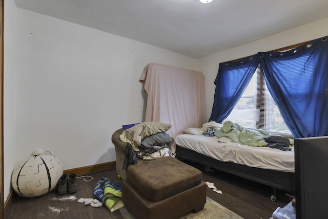 635-641 Racine Ave, Columbus, OH 43204 - bedroom with wood finished floors and baseboards