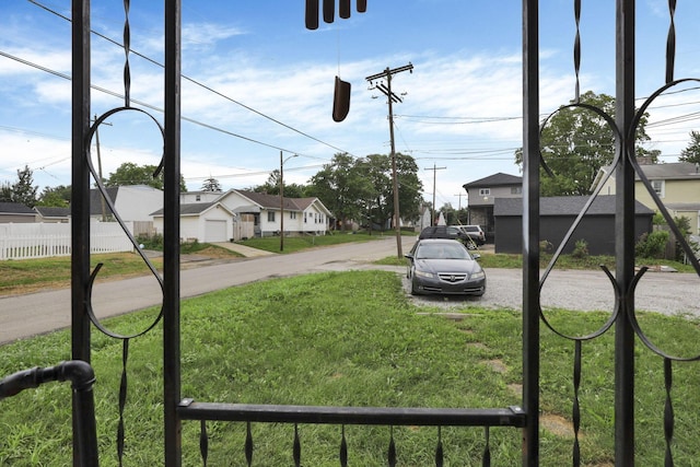 635-641 Racine Ave, Columbus, OH 43204 - view of yard featuring a residential view