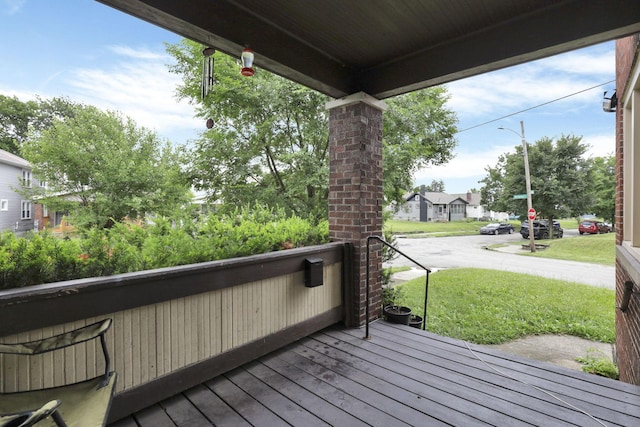 635-641 Racine Ave, Columbus, OH 43204 - deck featuring a lawn and a residential view
