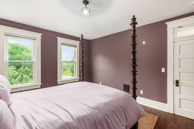 572 Linwood Ave, Columbus, OH 43205 - bedroom with dark wood-style flooring and baseboards