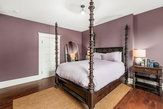 572 Linwood Ave, Columbus, OH 43205 - bedroom with hardwood / wood-style floors and baseboards