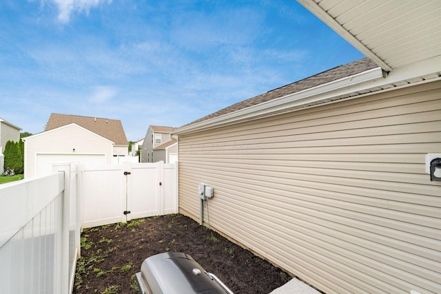 2020 Edison St, Newark, OH 43055 - view of yard with a garage and a gate