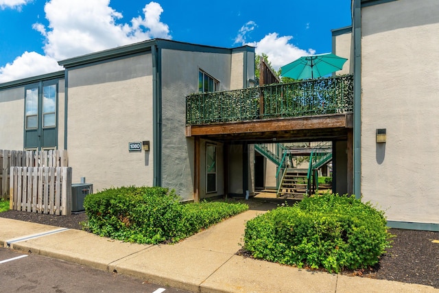 1080 Merrimar Cir S Unit E, Columbus, OH 43220 - view of building exterior with stairway