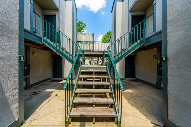 1080 Merrimar Cir S Unit E, Columbus, OH 43220 - view of stairway