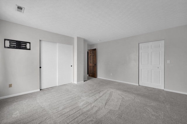 4686 Willowburn Dr, Columbus, OH 43207 - unfurnished bedroom featuring carpet floors, a textured ceiling, and a closet