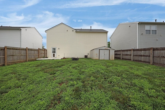 4686 Willowburn Dr, Columbus, OH 43207 - rear view of property with a storage shed and a fenced backyard