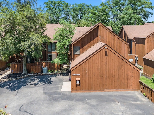 4968 Wintersong Ln Unit 10, Westerville, OH 43081 - view of front of house featuring roof with shingles