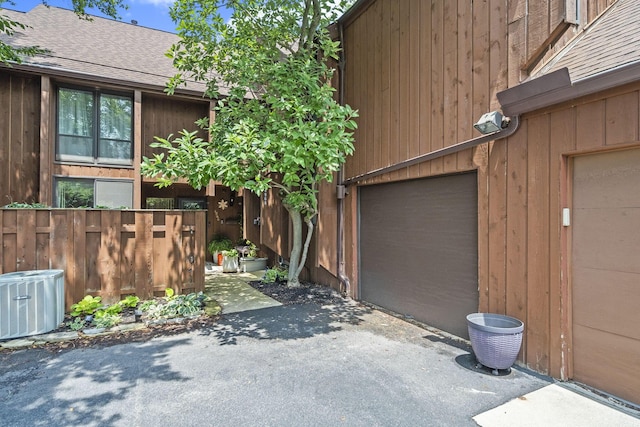 4968 Wintersong Ln Unit 10, Westerville, OH 43081 - view of garage