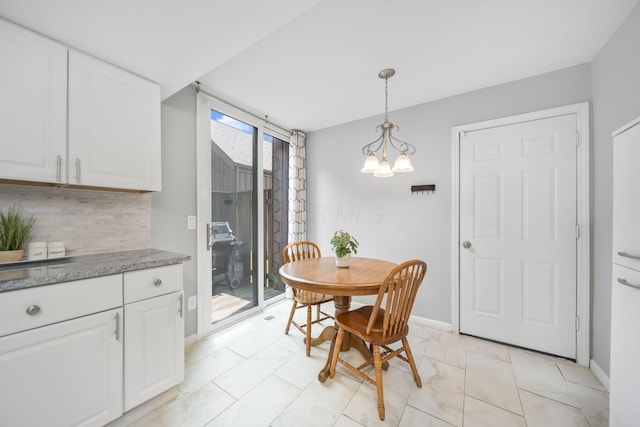 4968 Wintersong Ln Unit 10, Westerville, OH 43081 - dining space with baseboards and a chandelier