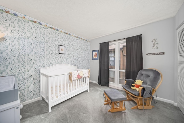 4968 Wintersong Ln Unit 10, Westerville, OH 43081 - carpeted bedroom featuring wallpapered walls, a nursery area, and a textured ceiling