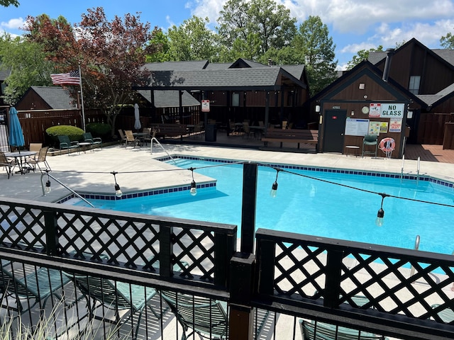 4883 Powderhorn Ln Unit 3, Westerville, OH 43081 - community pool with a patio area