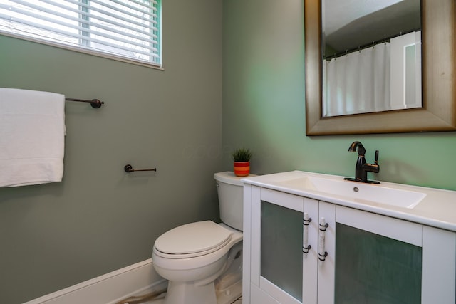338 Sheldon Ave, Columbus, OH 43207 - full bathroom with toilet and vanity