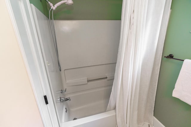 338 Sheldon Ave, Columbus, OH 43207 - bathroom with shower / bath combo with shower curtain