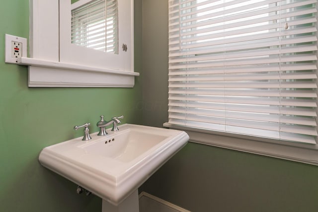 338 Sheldon Ave, Columbus, OH 43207 - bathroom with a sink