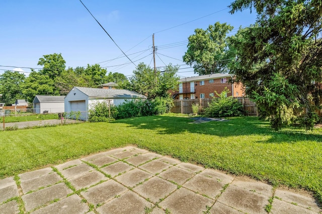 910 Pauline Ave, Columbus, OH 43224 - view of yard featuring a garage and a patio area
