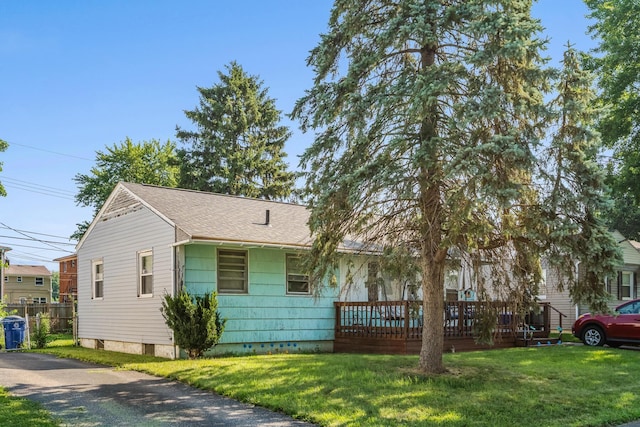 910 Pauline Ave, Columbus, OH 43224 - view of front of property with a deck, roof with shingles, and crawl space
