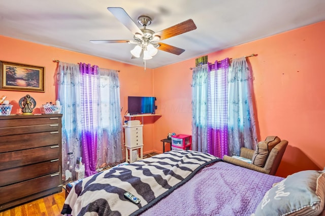 910 Pauline Ave, Columbus, OH 43224 - bedroom featuring wood finished floors and a ceiling fan