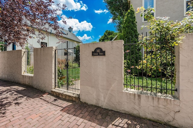 161 Jackson St, Columbus, OH 43206 - view of gate