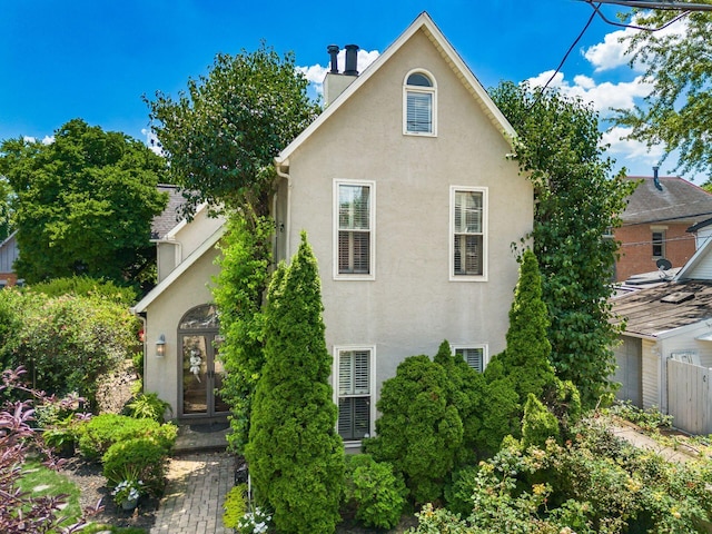 161 Jackson St, Columbus, OH 43206 - view of front facade featuring stucco siding and a chimney