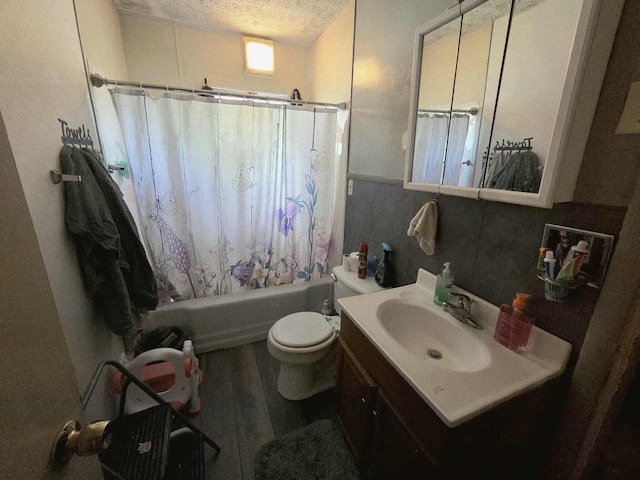 108 N George St, Lancaster, OH 43130 - bathroom with shower / tub combo, vanity, a textured ceiling, and wood finished floors
