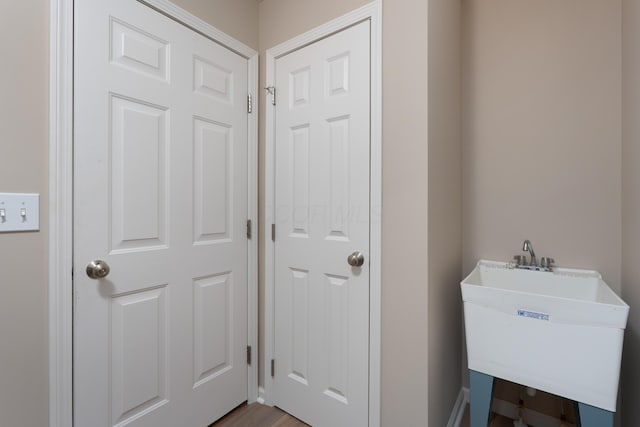 8090 Tree Lake Blvd, Powell, OH 43065 - laundry area featuring a sink