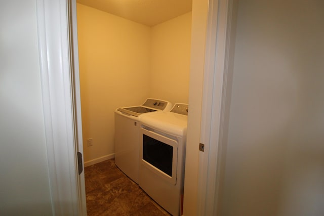 3348 Glasgow Dr, Groveport, OH 43125 - laundry area featuring separate washer and dryer and baseboards