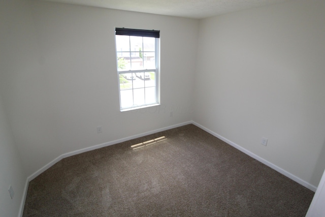 3348 Glasgow Dr, Groveport, OH 43125 - empty room with carpet and baseboards