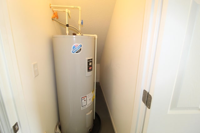 3348 Glasgow Dr, Groveport, OH 43125 - utility room with electric water heater
