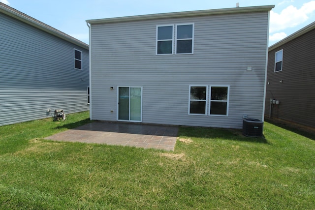 3348 Glasgow Dr, Groveport, OH 43125 - back of house featuring a patio and a lawn