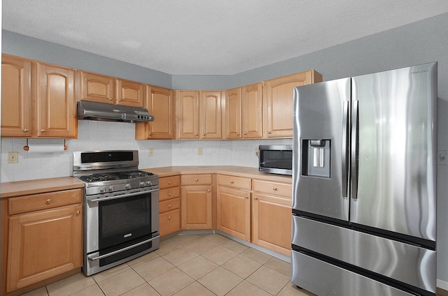 9287 Auburn Ct, Powell, OH 43065 - kitchen featuring appliances with stainless steel finishes, under cabinet range hood, decorative backsplash, light countertops, and a textured ceiling