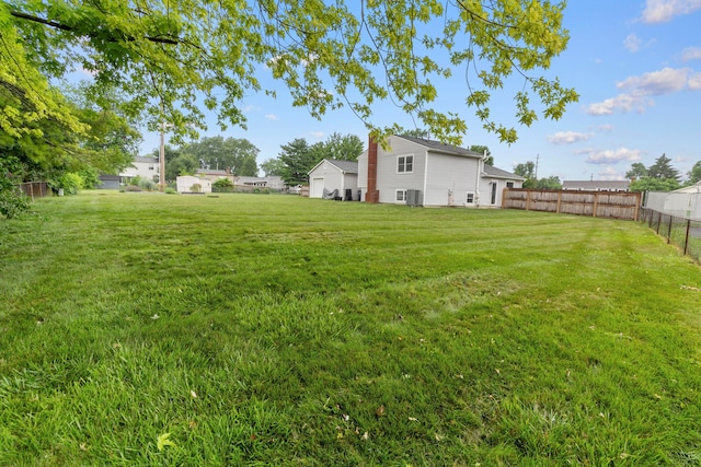 2483 Onyx Ct, Grove City, OH 43123 - view of yard