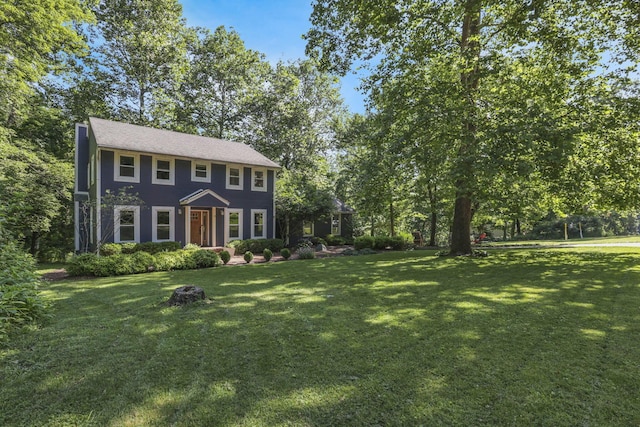 10 Denbigh Dr, Granville, OH 43023 - colonial house with a front lawn