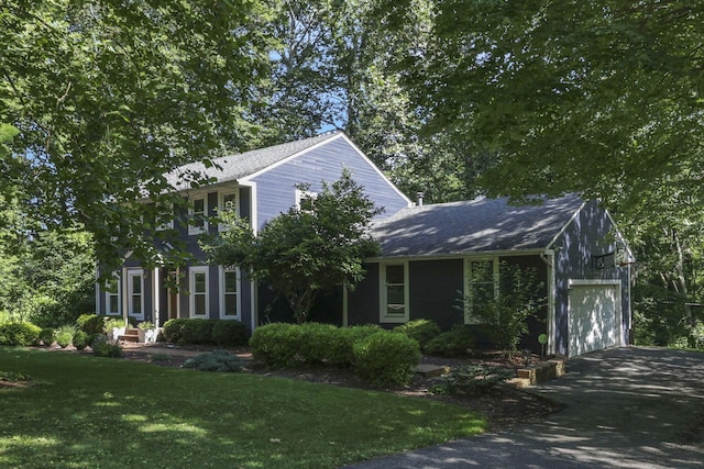 10 Denbigh Dr, Granville, OH 43023 - colonial home with driveway, a garage, and a front yard