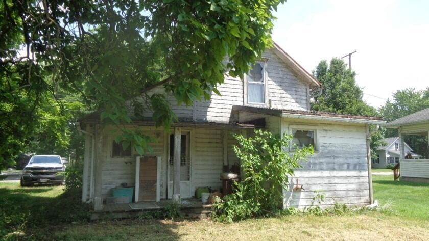 207 Nichols St, Cardington, OH 43315 - back of house with a lawn
