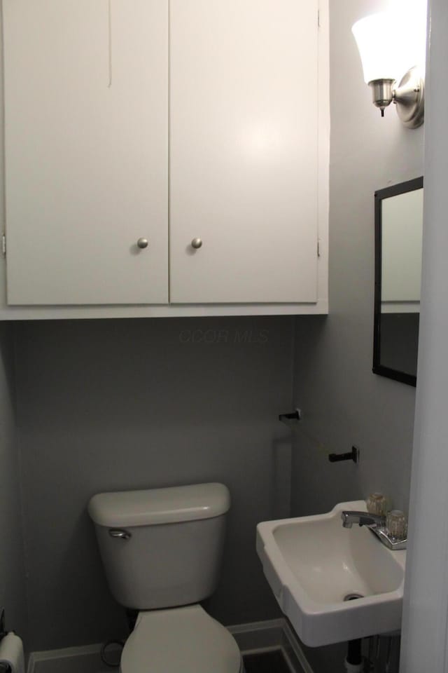 193 E Walnut St, Marion, OH 43302 - half bath with toilet and a sink