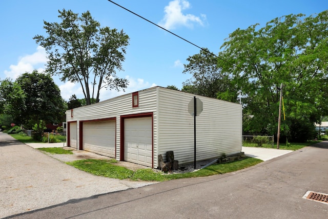 604 Elm St, Groveport, OH 43125 - view of detached garage