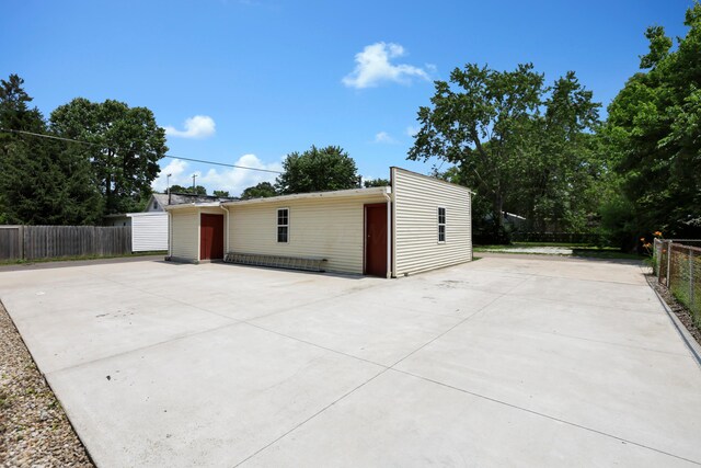 604 Elm St, Groveport, OH 43125 - view of garage