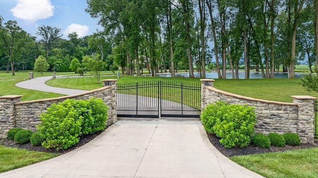 3150 Middle Pike, West Jefferson, OH 43162 - gate featuring a water view