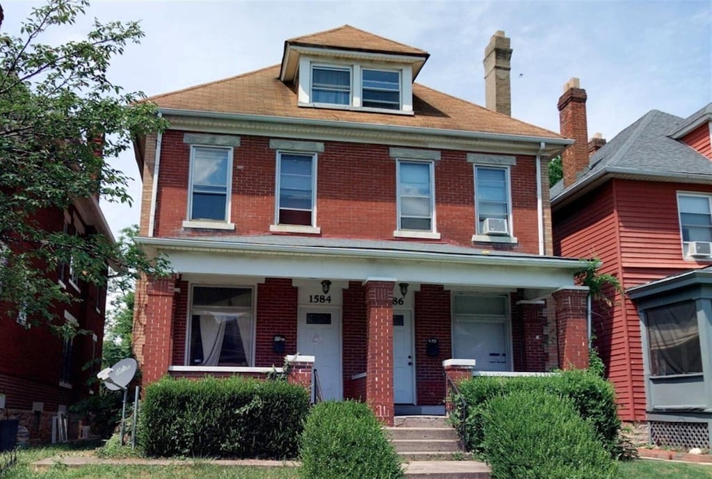 1584 Bryden Rd, Columbus, OH 43205 - photo 1