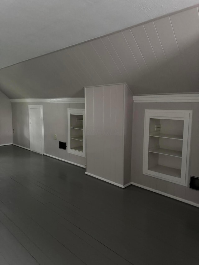 5542 Emerson Ave, Worthington, OH 43085 - bonus room featuring built in features and dark wood-style floors