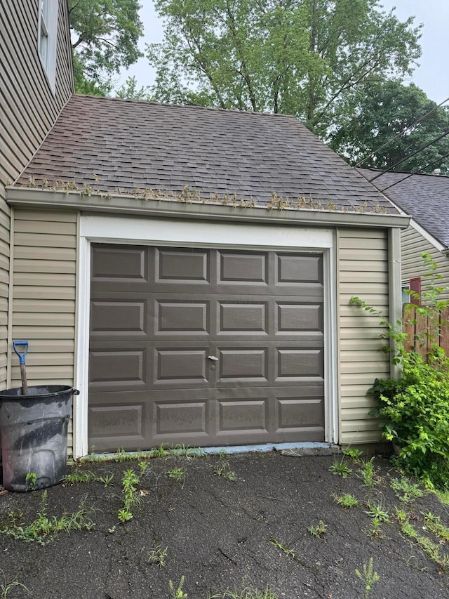 5542 Emerson Ave, Worthington, OH 43085 - garage with driveway