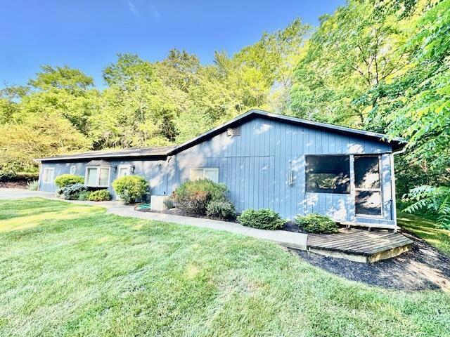 9766 Stickle Rd, Saint Louisville, OH 43071 - view of front of home with a front lawn