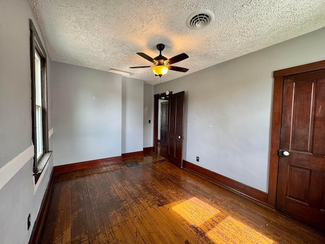 940 W 3rd St, Logan, OH 43138 - unfurnished room featuring hardwood / wood-style floors, ceiling fan, and a textured ceiling