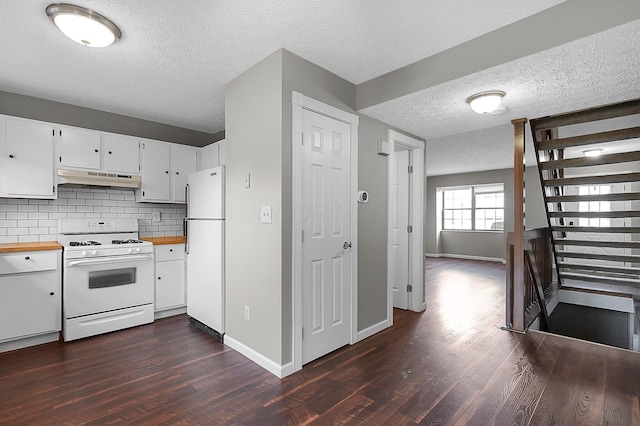 920 Charnwood Ln Unit 10A, Columbus, OH 43085 - kitchen with white appliances, under cabinet range hood, wooden counters, dark wood-style floors, and a textured ceiling