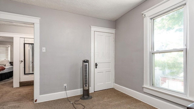 467 Mount Vernon Rd, Newark, OH 43055 - unfurnished bedroom featuring carpet floors and a textured ceiling