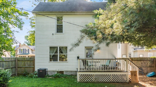 467 Mount Vernon Rd, Newark, OH 43055 - back of house featuring a deck, a fenced backyard, and roof with shingles