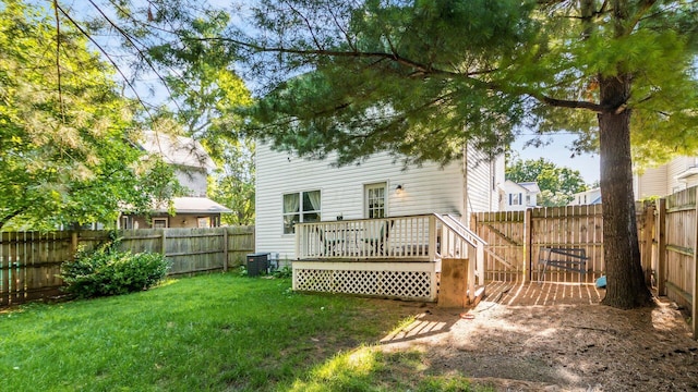 467 Mount Vernon Rd, Newark, OH 43055 - back of property with a deck and a fenced backyard