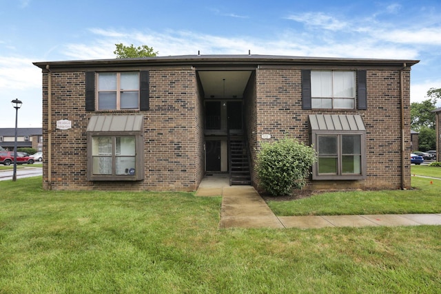 5781 Hallridge Cir Unit B, Columbus, OH 43232 - view of front of house with a front yard and brick siding
